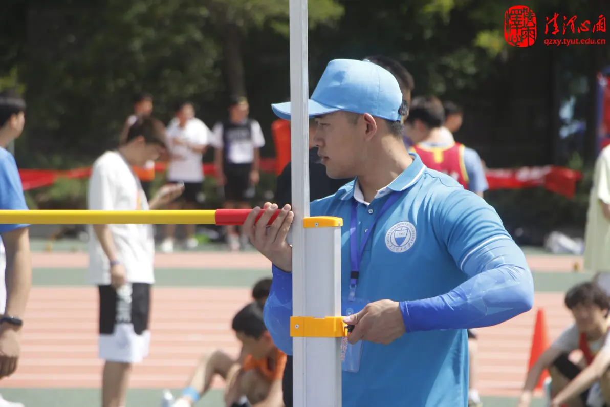 九游体育-裁判的压力：如何在瞬息万变中做出判罚？
