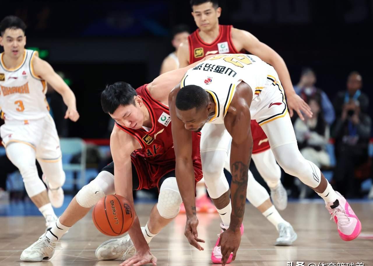 中国男篮奥运资格赛大胜，周琦统治内线