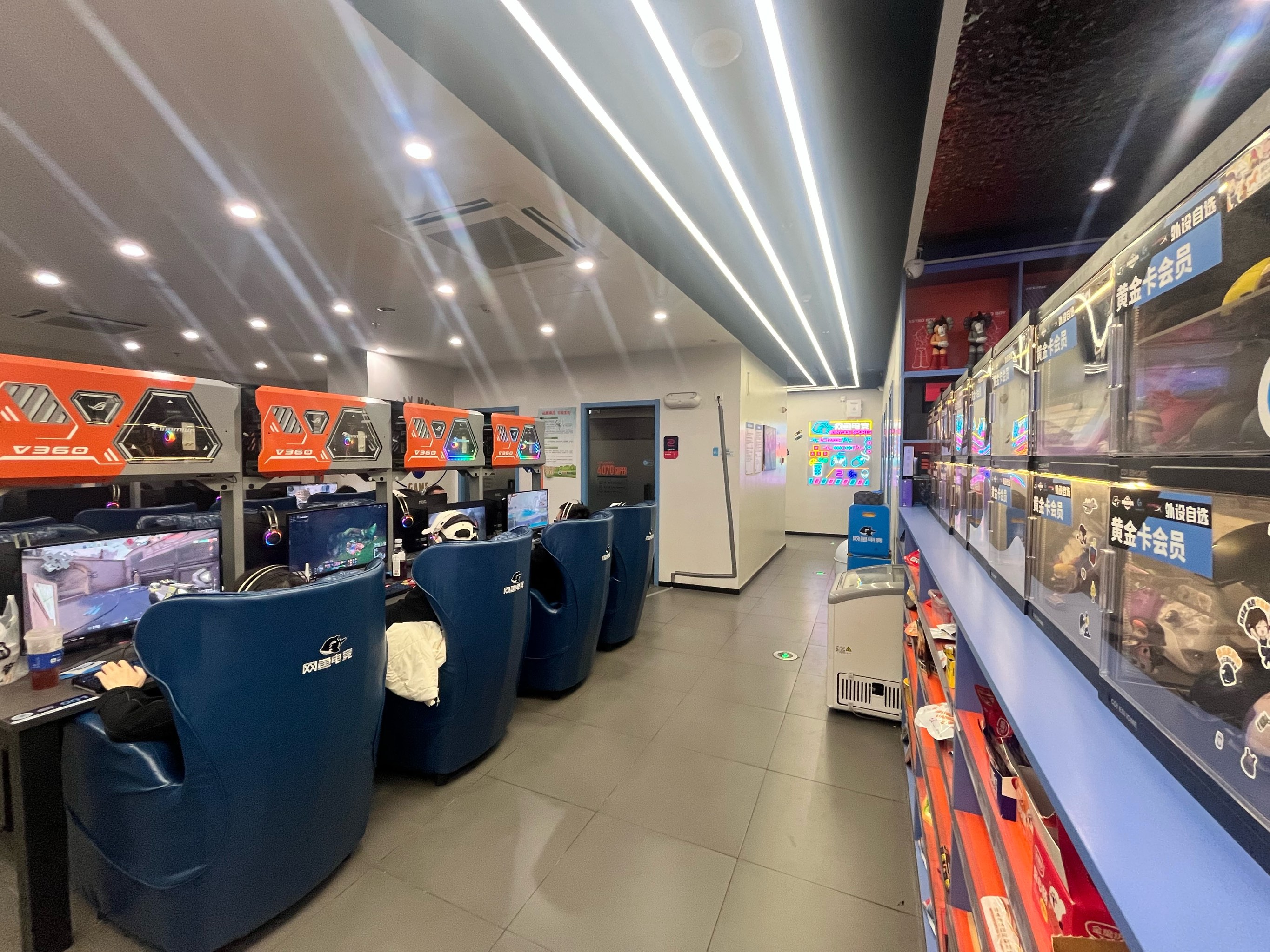 关于电竞主题餐厅探店：边吃边看比赛是什么体验？的信息