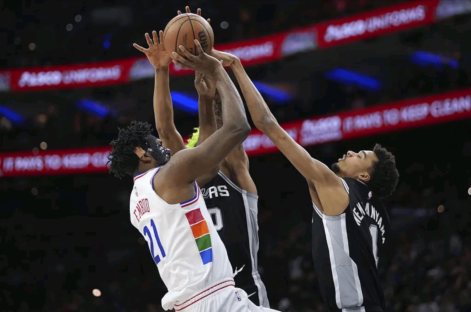 包含NBA非洲赛重启，恩比德&西亚卡姆领衔的词条